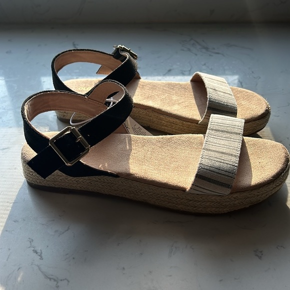 NWT Striped Canvas PlatformSandals - Picture 8 of 9